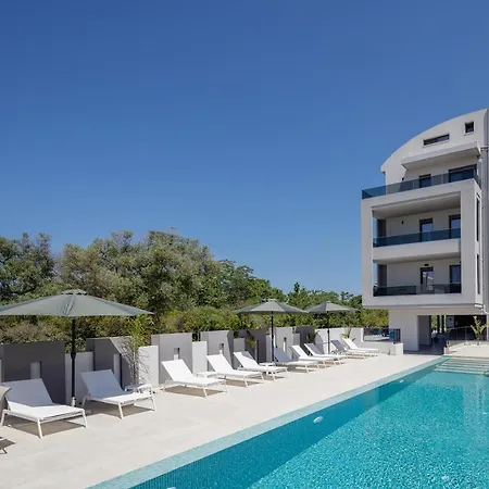 Aurora Suites *