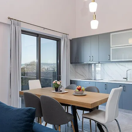 Aurora Suites *