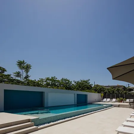 Aurora Suites *