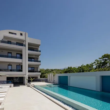 Aurora Suites *