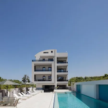 Aurora Suites Hotel *